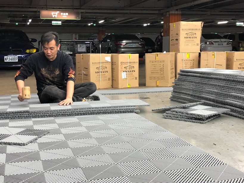 Lót sàn rửa xe ô tô