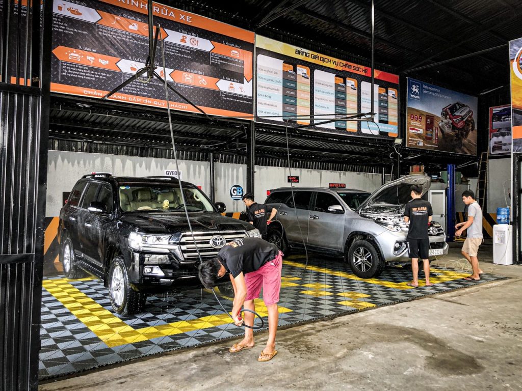 Tấm lót sàn trong rửa xe