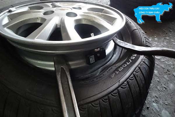 Cảm biến áp suất lốp gắn trong