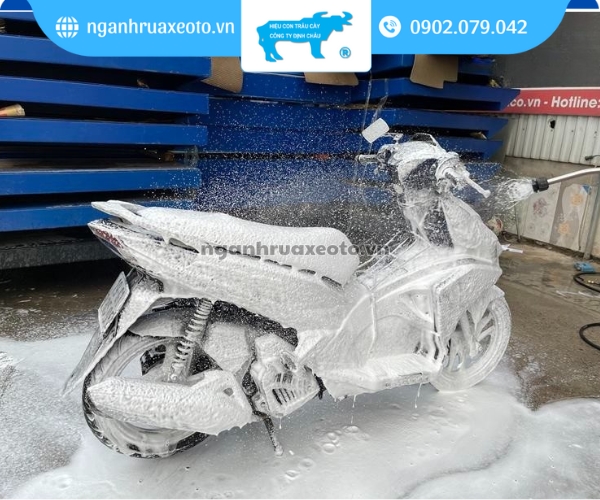 Gắn thêm súng phun giúp bọt ra mịn hơn, tăng khả năng làm sạch