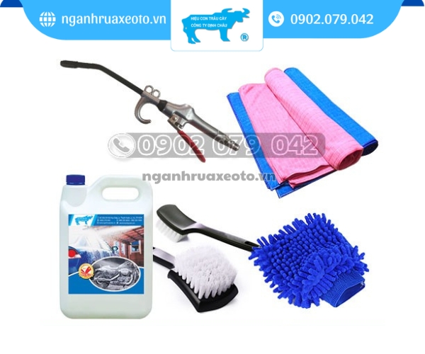 Bộ thiết bị rửa xe máy không thể thiếu dụng cụ vệ sinh và hóa chất chuyên dụng