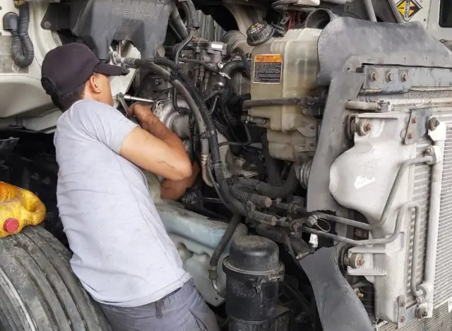sửa chữa động cơ ô tô