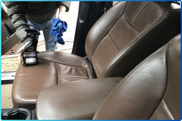 Cách tẩy mực bút bi trên ghế nỉ da ô tô hiệu quả