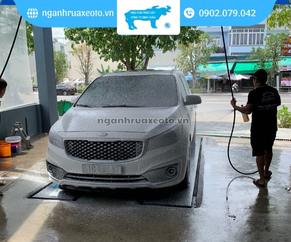 Ưu tiên loại nước rửa xe có khả năng tạo bọt dày, mịn