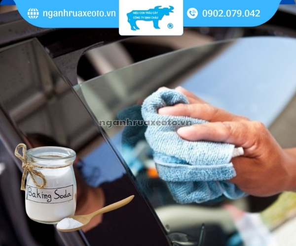 Baking Soda là giải pháp làm sạch dễ tìm, chỉ phù hợp với các vết ố mới xuất hiện