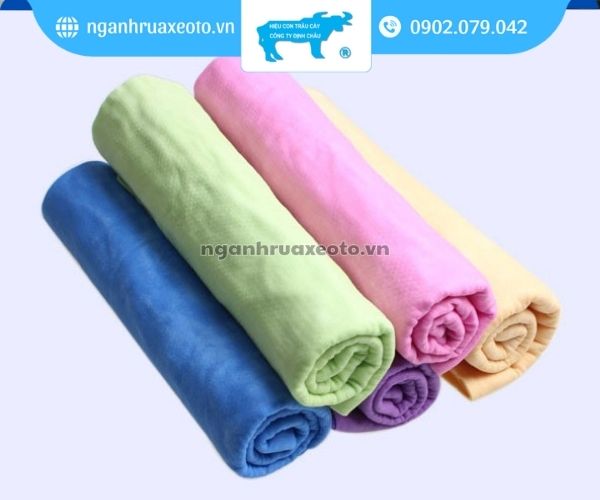 Khăn lau rửa xe da bò có độ lì cao, không để lại vết xước trên bề mặt xe