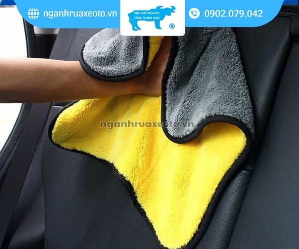 Khăn lau lông cừu nên được sử dụng với dung dịch chuyên dụng để nâng cao khả năng làm sạch