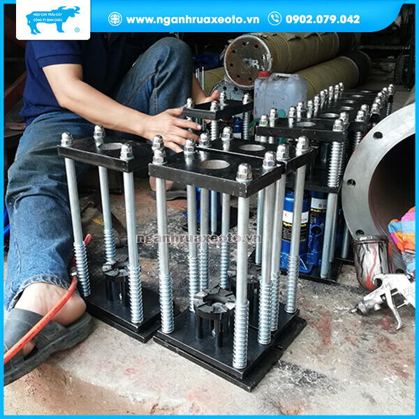 Máy bấm ống thủy lực giá bao nhiêu? Lựa chọn đúng thiết bị, tối ưu chi phí