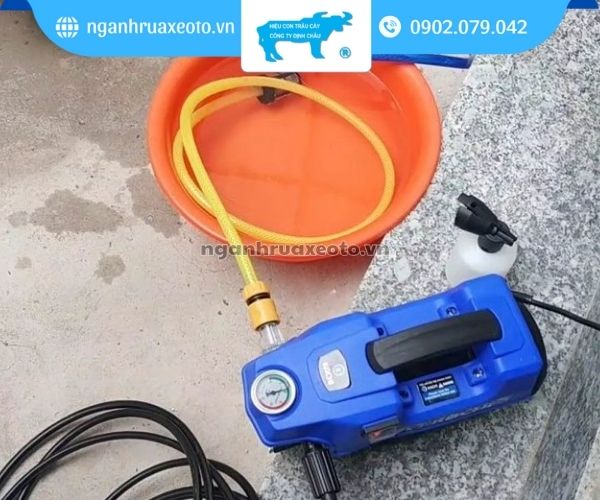 Máy rửa xe bị yếu do máy rò rỉ nước