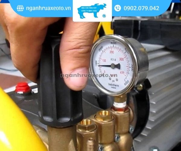 Máy rửa xe bị yếu do có vấn đề với xi lanh