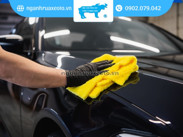 Lau khô và khởi động xe để kiểm tra động cơ xe có hoạt động bình thường không