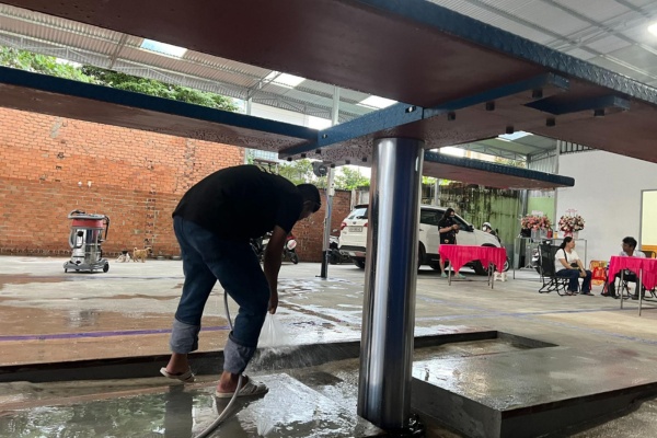 Quan sát và kiểm tra tình trạng các bộ phận của cầu nâng