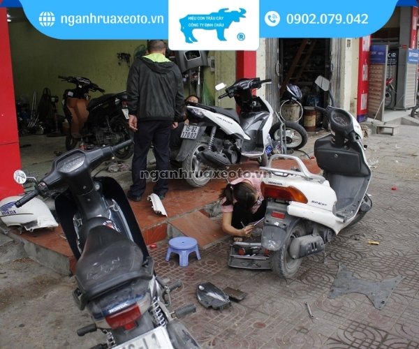 Bộ đồ nghề sửa xe máy hoàn chỉnh gồm dụng cụ cầm tay cơ bản và thiết bị chuyên dụng